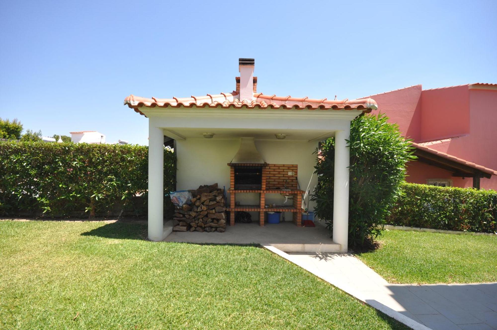 Well-Appointed Villa Is Situated In The Popular Resort Of Vilamoura Куартейра Екстер'єр фото